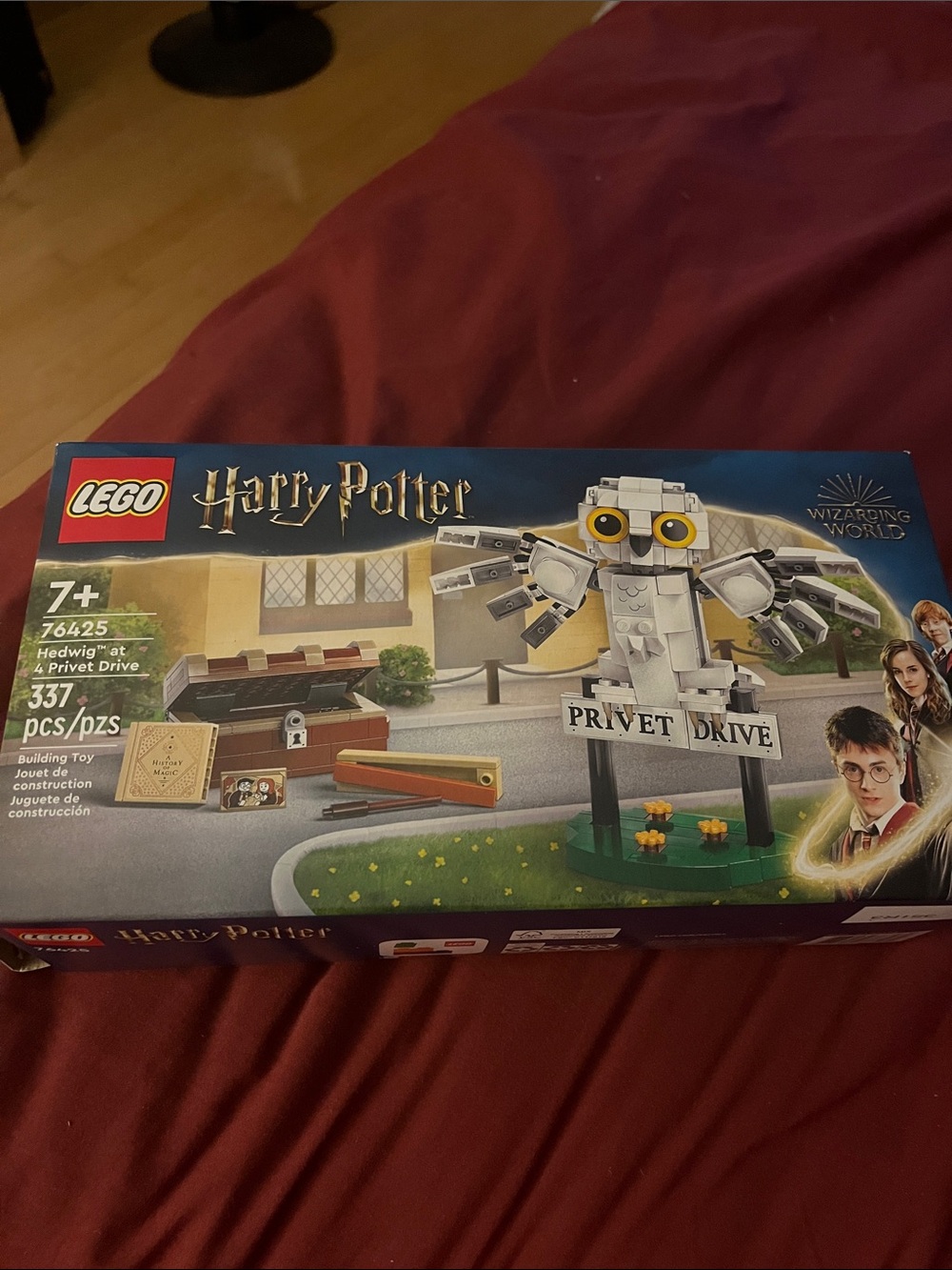 LEGO Harry Potter Hedwig at Privet Drive Set - White, Yellow, Green, Black